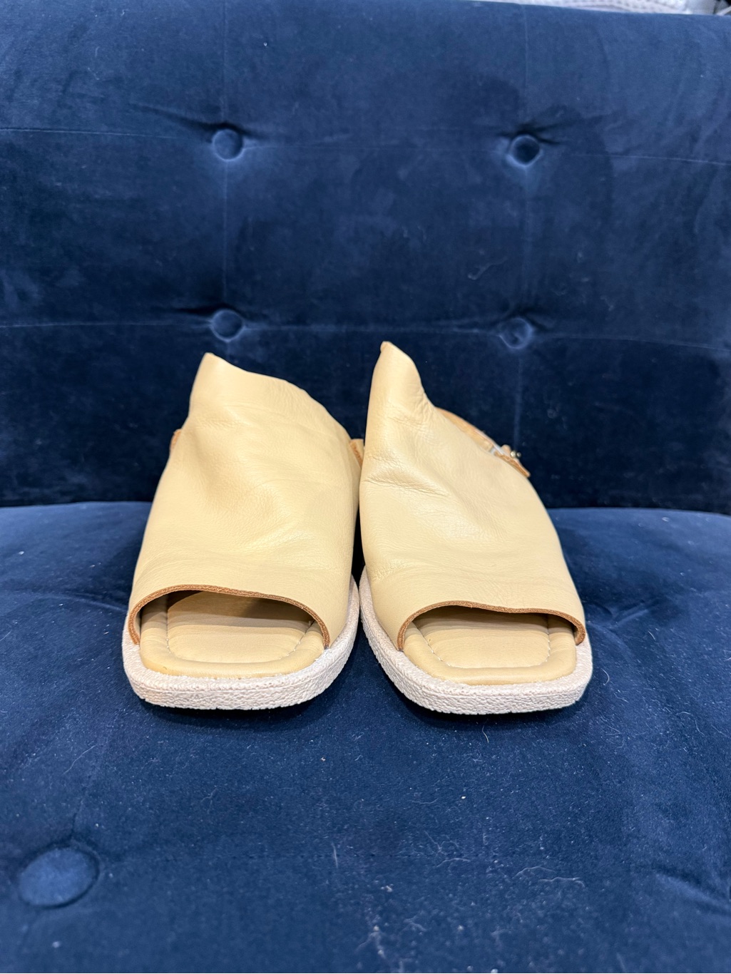 All Black Ot Cover Sling 5002230 Beige Leather Open-Toe Slip-On Sandals